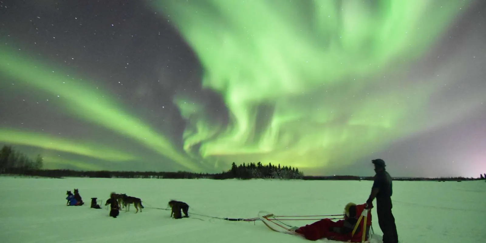 Chena Lake: Aurora Borealis Viewing & Ice Fishing Adventure